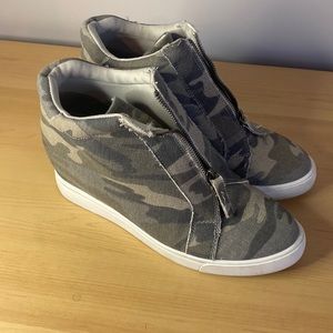 Maurice’s camp wedge sneaker 11 w